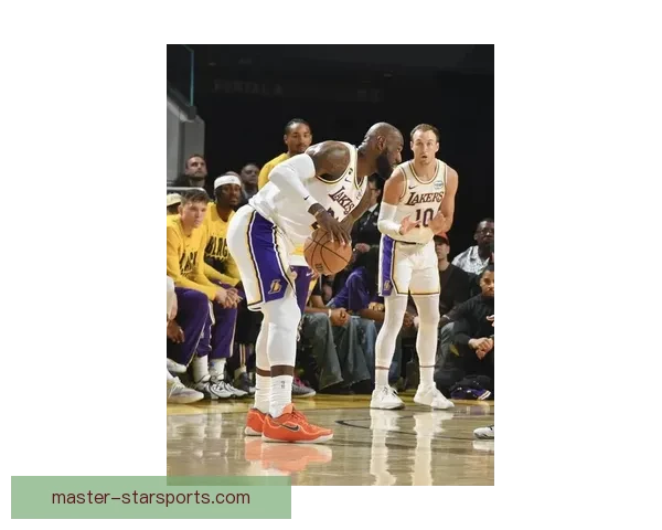 NBA季后赛激战正酣 詹姆斯领衔湖人冲击总冠军勇士展现强大韧性