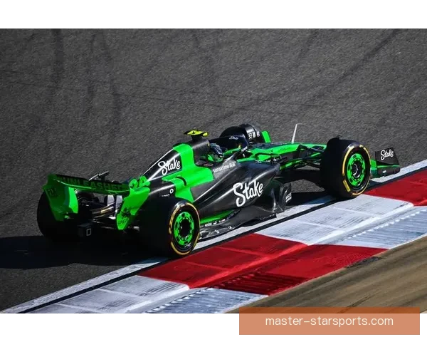 F1赛季最新动态：红牛强势表现法拉利失误多名车手争冠局势紧张